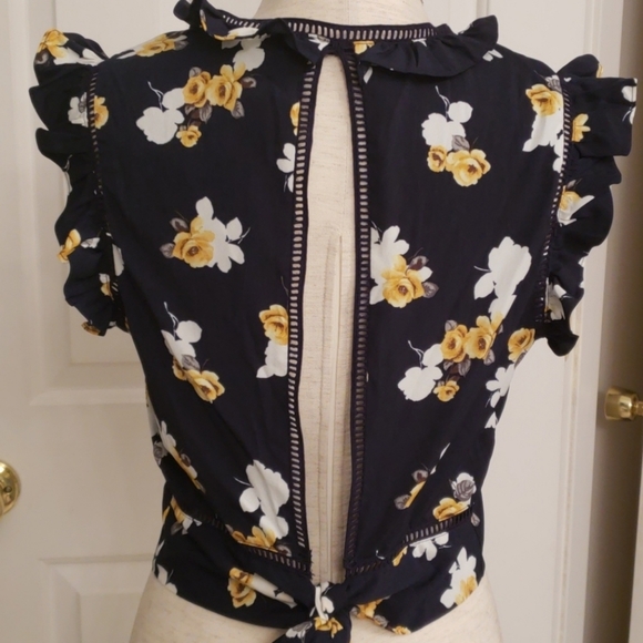 J by J.O.A Floral Open Back Crop Top - Picture 7 of 8